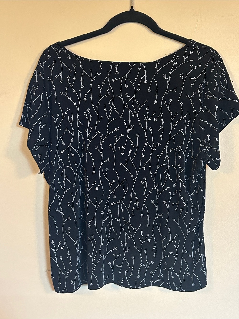 Briggs New York Black Tee with White Vine Motif - Picture 3 of 8